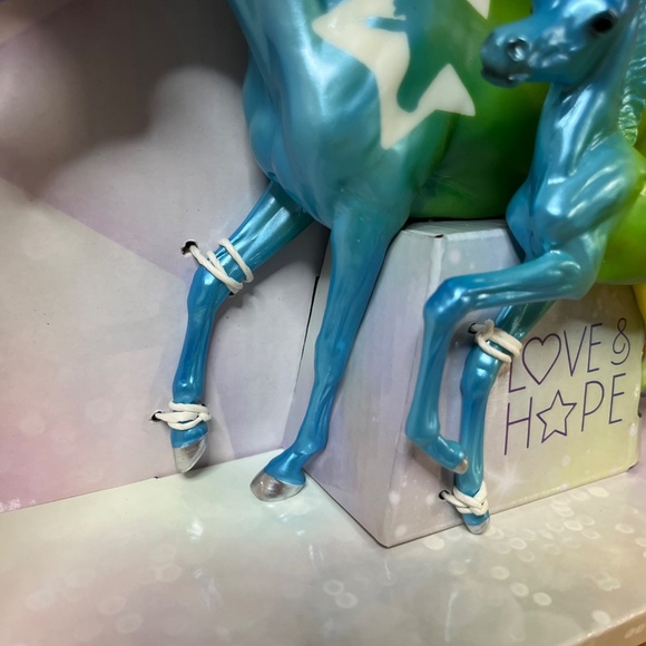 Breyer Horses Freedom Series – Love & Hope Unicorn Set Make a wish #62124 - Picture 14 of 15